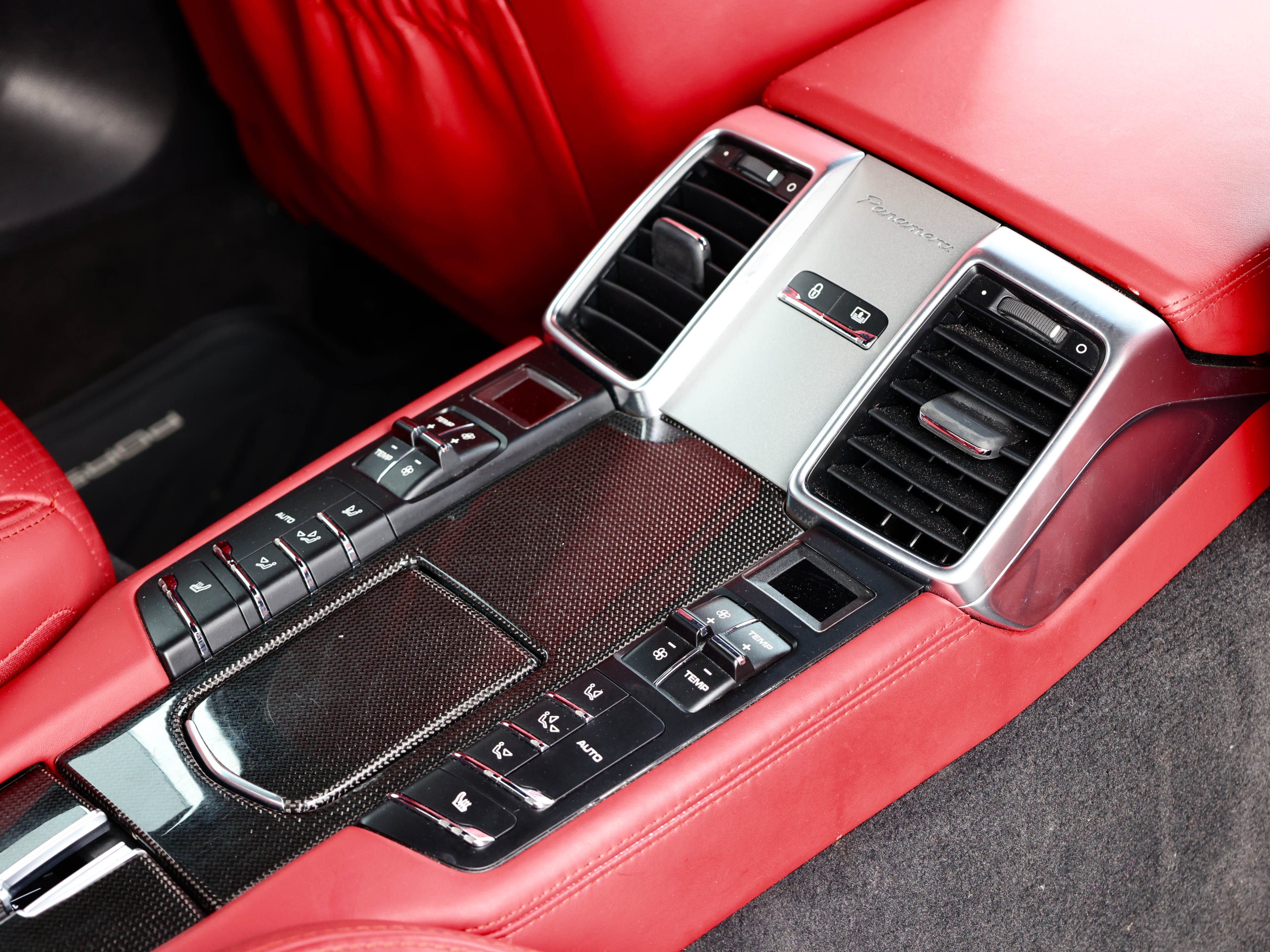 2016 Porsche panamera gts - Image 17